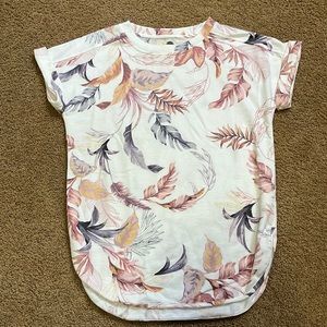 Super cute top with adorable cuffed sleeves. Like new condition